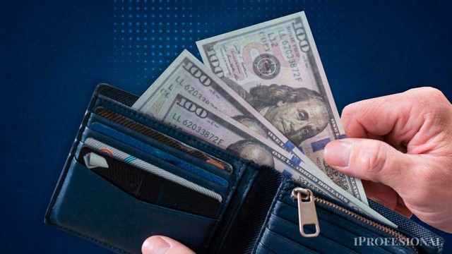 Caputo planea duplicar el cupo para la compra de dólar ahorro como paso previo a abrir el cepo