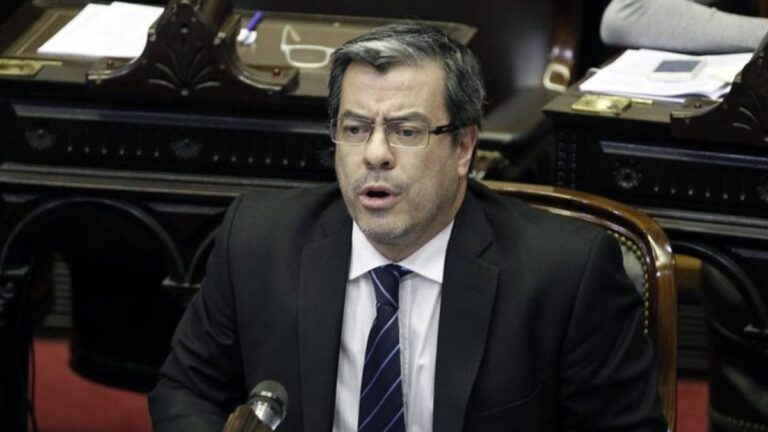 La oposición criticó duramente que el Gobierno haya prorrogado nuevamente el Presupuesto