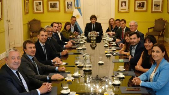 La foto Milei-De Loredo desencadenó la crítica furiosa de Mestre y alfonsinistas