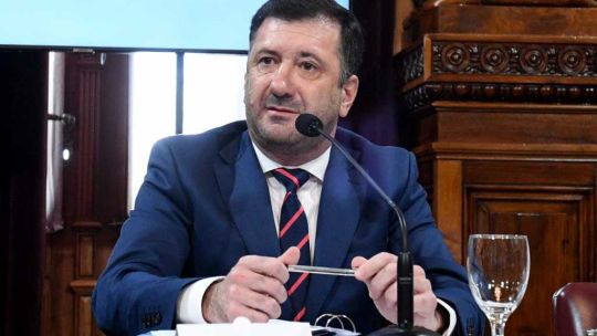 Edgardo Kueider y su secretaria cumplen prisión domiciliaria tras pagar una fianza de 150 mil dólares cada uno