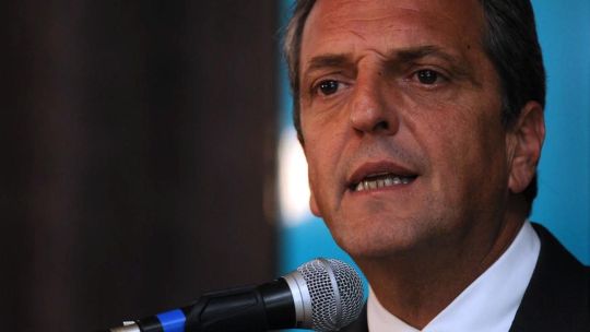 Eduardo Reina: Massa se presenta como una figura interesante, alejándose del PJ y posicionado como un líder independiente