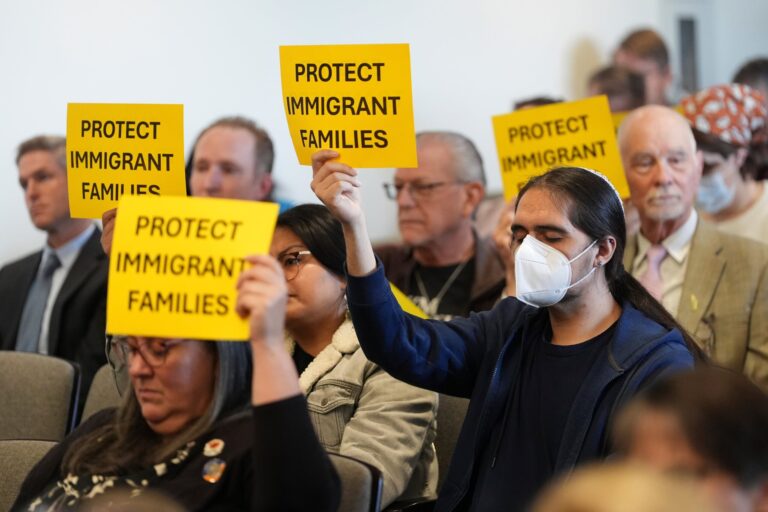 Fiscalía de Oregon lanza herramientas legales contra las deportaciones de Trump: están en español e inglés