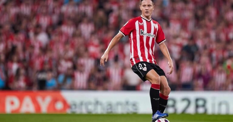 Ander Herrera, el jugador que espera Boca, va al banco en la semifinal ante el Barsa