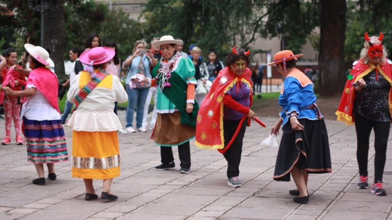 Jueves de comadres con doble alerta: por calor y por tormentas