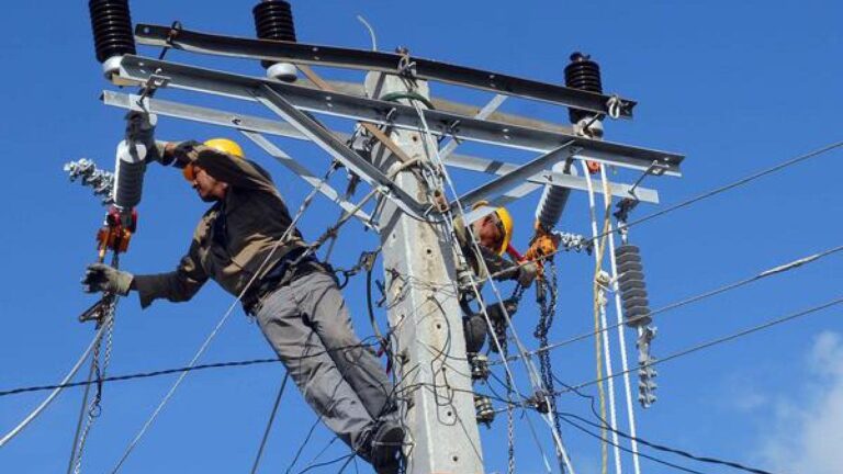 Con cada viento o lluvia mínima, San Pedro se queda sin luz