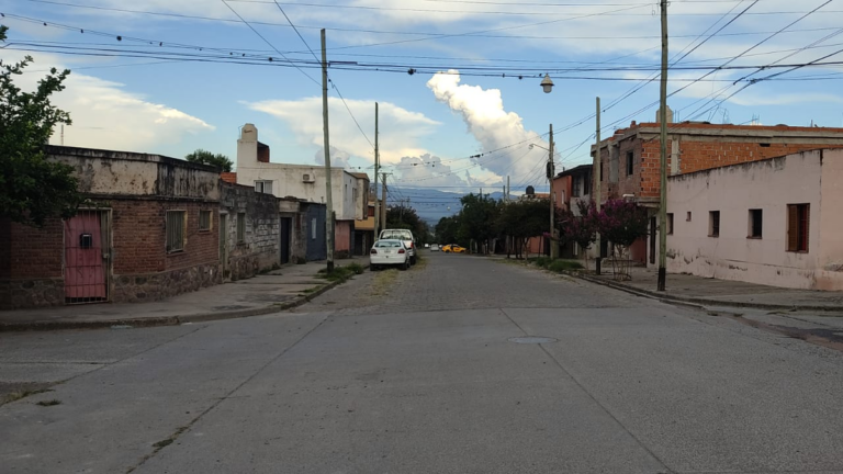 Calles destruidas, robos y venta de drogas, los flagelos en Mariano Moreno