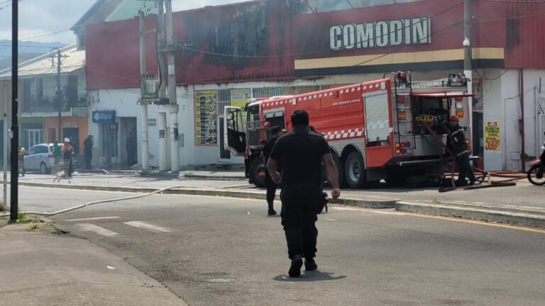 El tremendo incendio en un supermercado dejó 5 víctimas fatales