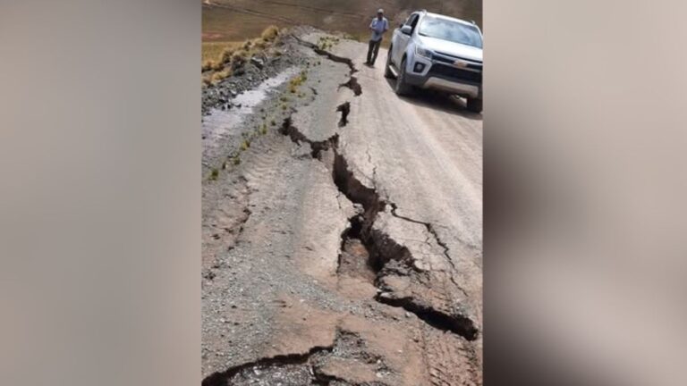 Docentes de Santa Ana atemorizados por el posible derrumbe de la Ruta 73