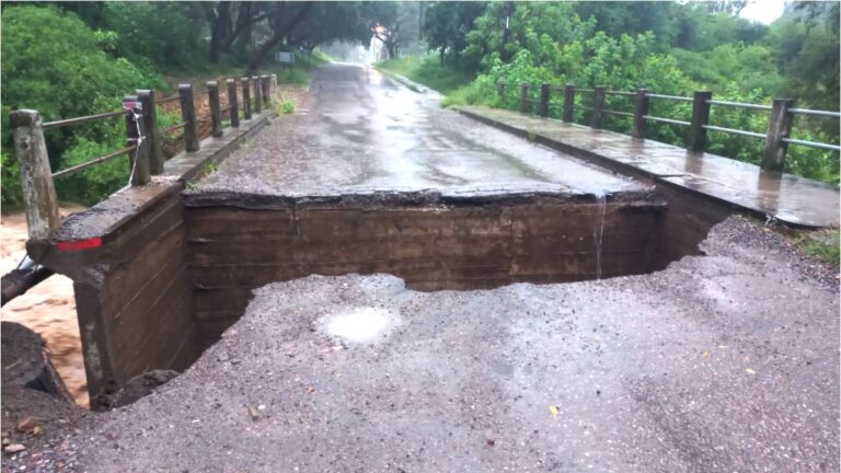 Se desmoronó el puente de Huaico