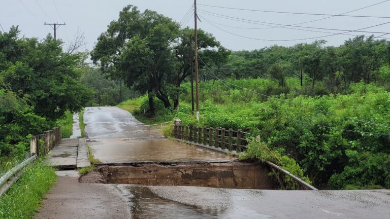 Según vecinos, el puente de Los Molinos tiene 50 años de antigüedad