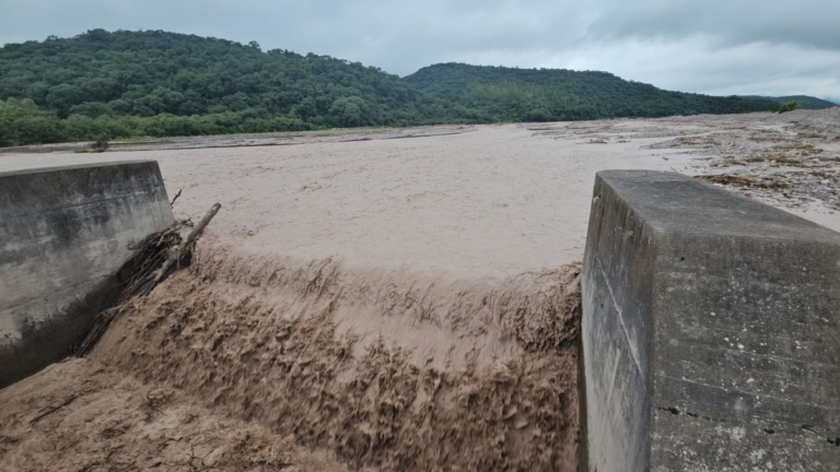 Extrema precaución en San Antonio por las crecidas de ríos