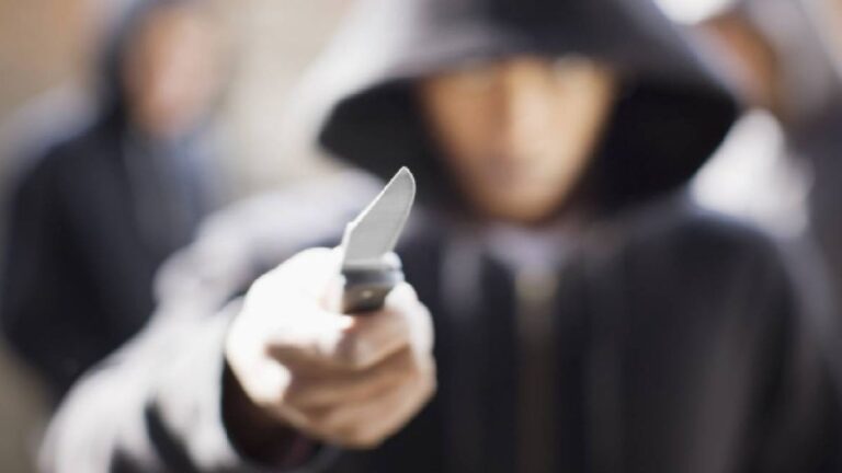 Barrio Cuyaya: recibió una puñalada en el cuello y otra en la cabeza