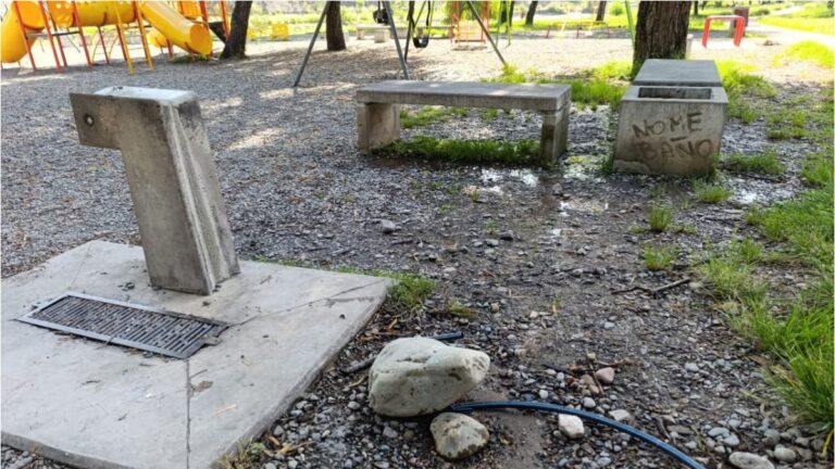 Denuncian abandono del Parque Xibi Xibi: pérdidas de agua y juegos rotos