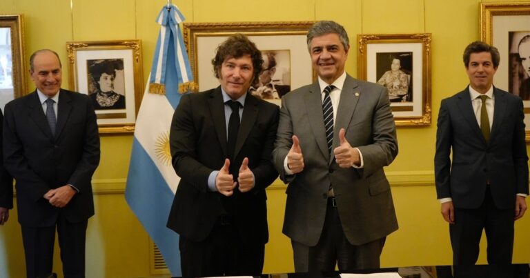 El Gobierno aprobó avales para que 7 provincias aliadas tomen deuda por hasta US$ 1.715 millones