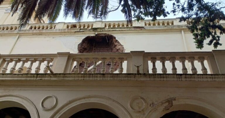 Se desmoronó una pared de la Catedral de Jujuy y cerraron la basílica por prevención