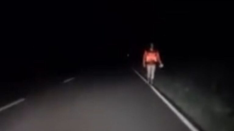 Frenó por una mujer en medio de la Ruta 34 y terminó asaltado por una banda