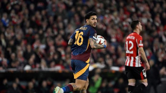 Roma, con Dybala y un gol de Leandro Paredes, quedó eliminada de la Europa League