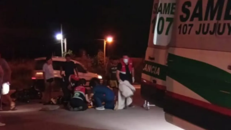 Un hombre fue apuñalado y lo encontraron en medio de un charco de sangre