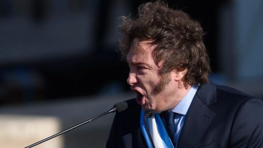 Natalia Volosin: «Los perros de Milei son tan verdaderos como los barrabravas de la marcha»