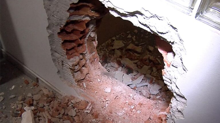 Hicieron un boquete en una distribuidora y se llevaron 6 millones de pesos