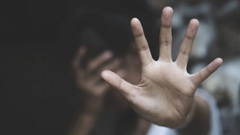 Rodearon y atacaron sexualmente a una mujer en Abra Pampa