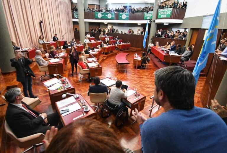 Chubut: Torres y el peronismo votaron a favor del fracking hasta 2070