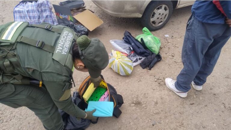 Detuvieron a un hombre que viajaba a Jujuy transportando 8 kilos de cocaína