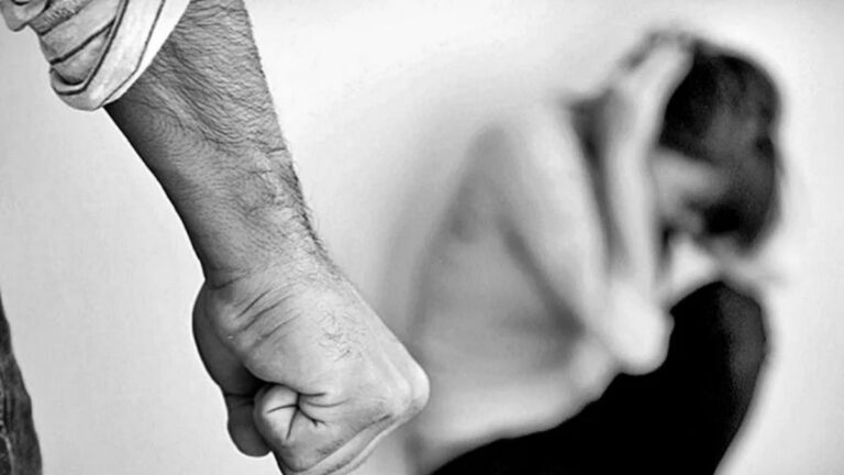 Golpeó e intentó abusar de su pareja porque no le quiso dar la contraseña del celular