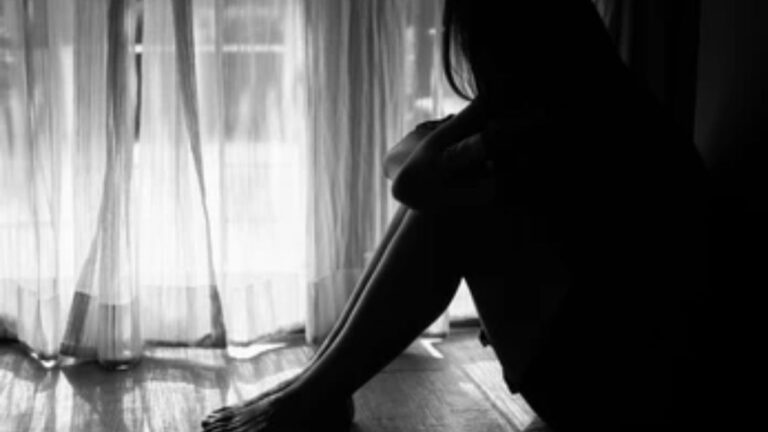 Denunciaron a una mujer por llegar ebria a su casa y golpear a su hija