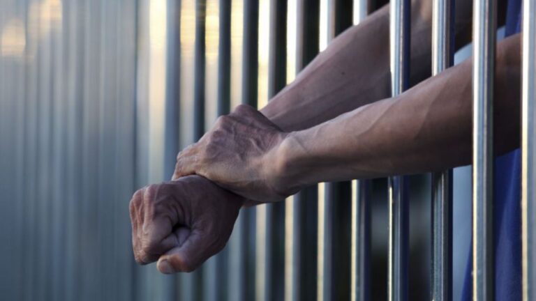 Condenado a 8 años de prisión por abusar de su hijastra con retraso madurativo