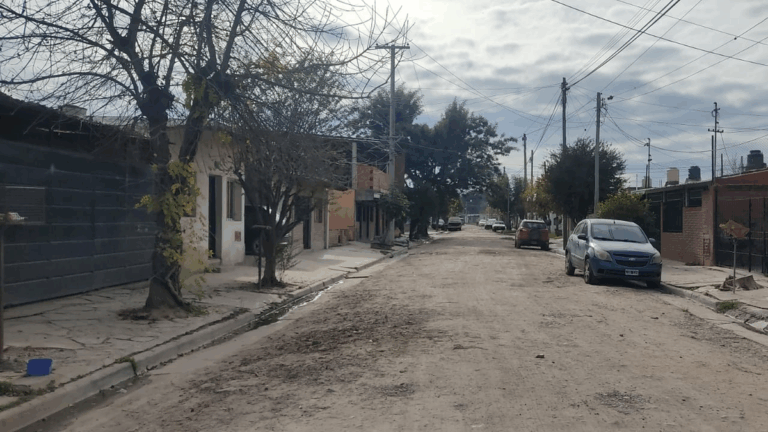 Hace más de 30 años que los vecinos de las 370 Viviendas piden pavimentación