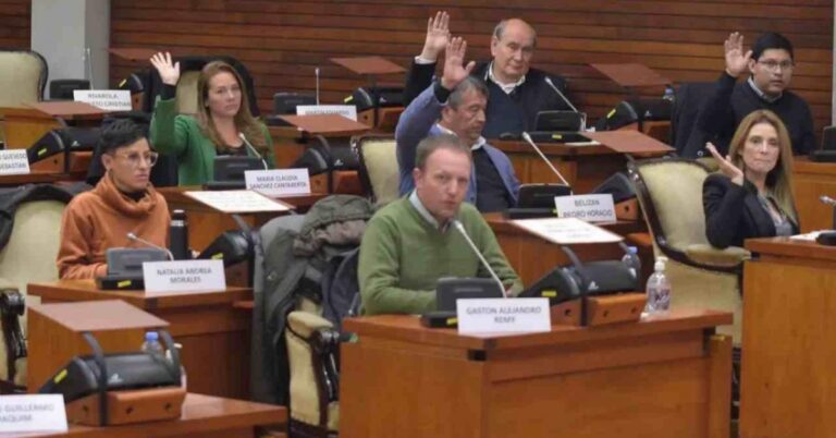 Gastón Remy: Con el superávit de tres meses podrían dar un aumento del 45% a los estatales