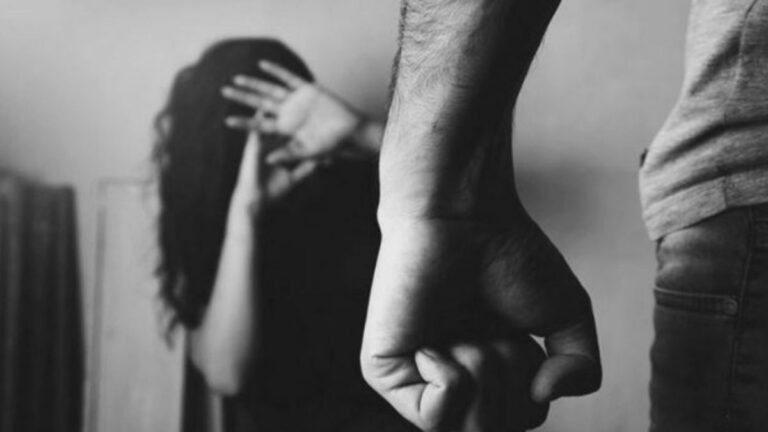 Le dio puñetazos en el rostro a su pareja hasta causarle un intenso sangrado de la nariz