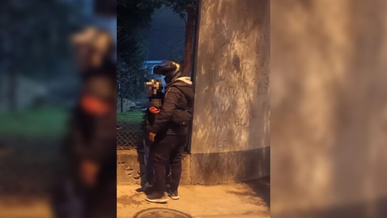 Detienen a un hombre que intentó apuñalar a policías en un procedimiento