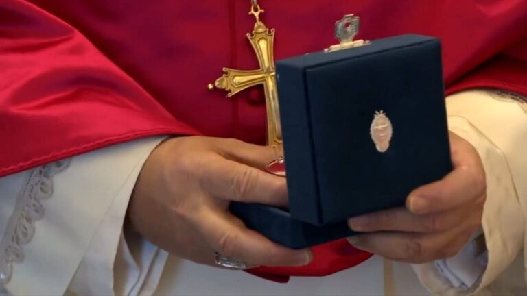 Qué regalos le hizo Javier Milei al Papa León XIV tras su visita en Roma