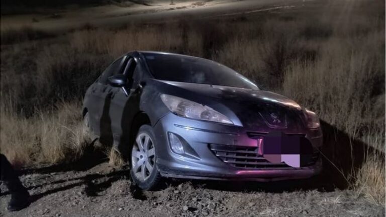 Conducía con 1.81 de alcohol en sangre, perdió el control y terminó en una zanja