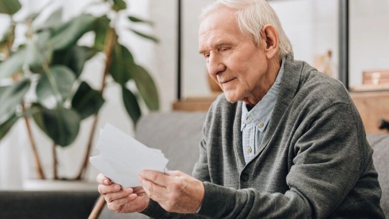 ANSES comienza a pagar las jubilaciones, con bono y aguinaldo de junio: cuánto cobrarán