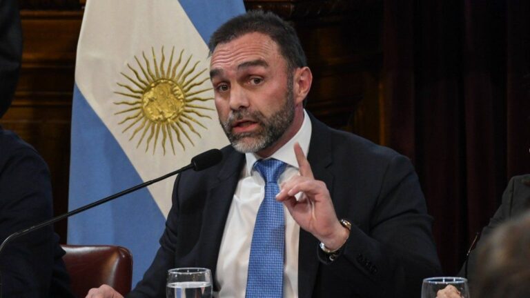 Los senadores de LLA renuncian al aumento de sus dietas