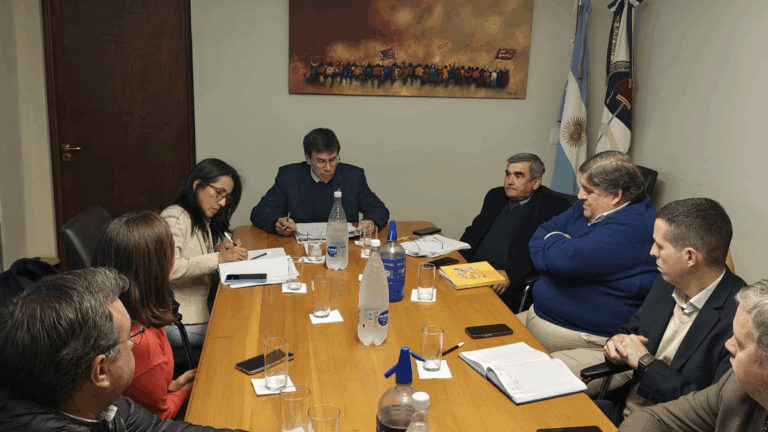 Contundente rechazo al 2% de aumento: más gremios cuestionan las paritarias