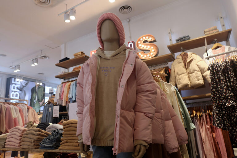 Demanda retenida pese a que bajó la inflación