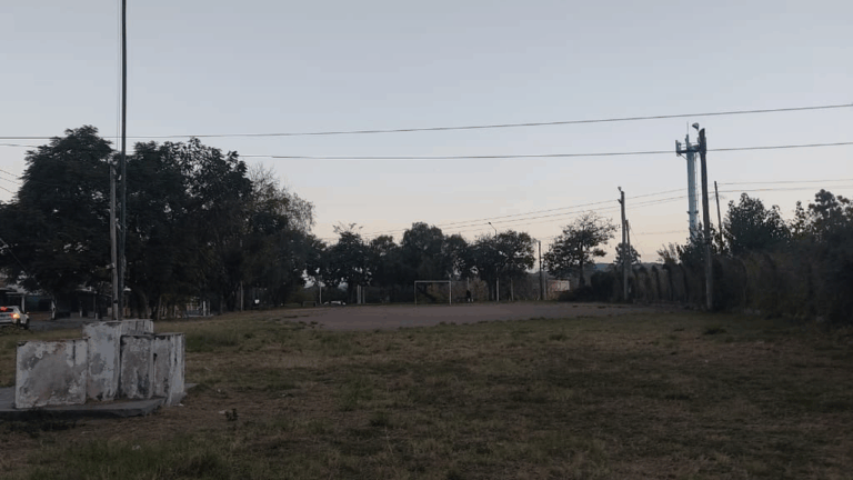 En Alto Comedero, se robaron hasta el arco de una cancha