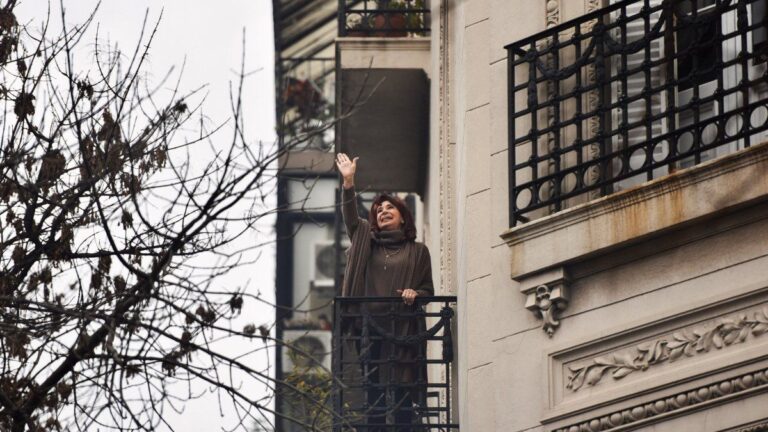 Mirta Busnelli fue a la manifestación a favor de Cristina Kirchner en Constitución: «La admiro»