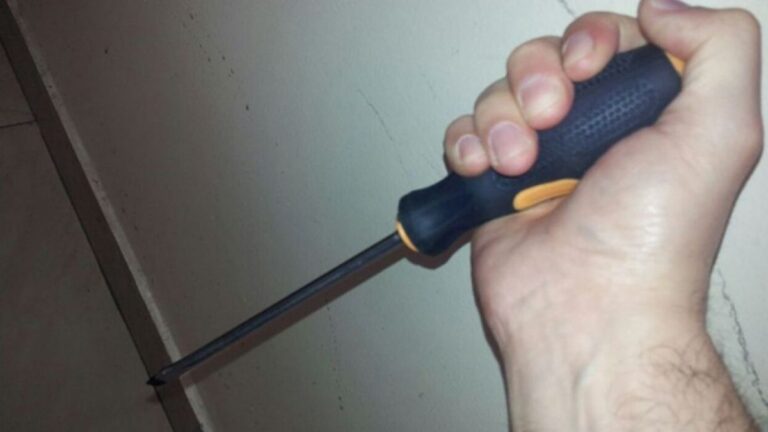 Perico: un hombre fue apuñalado en la cara con un destornillador