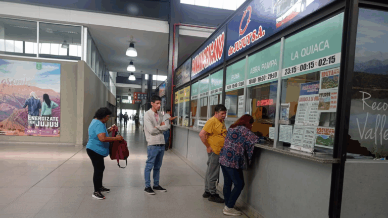 La venta de pasajes del transporte de media distancia cayó un 30%