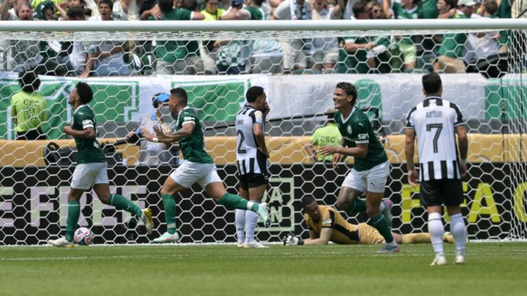 Palmeiras ganó la batalla brasileña en el alargue y está en cuartos del Mundial de Clubes