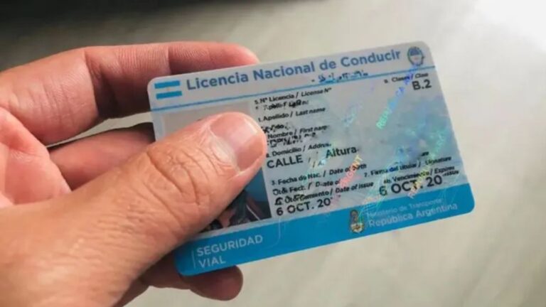 Le ofrecieron agilizar el trámite del carnet de conducir y terminó estafado