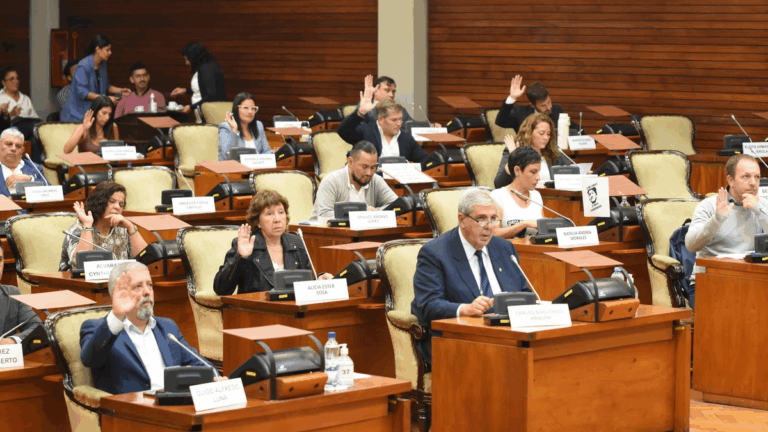 Después de un mes, vuelve a sesionar la Legislatura