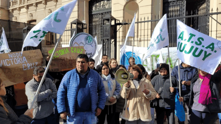 Trabajadores de la sanidad profundizan su reclamo salarial