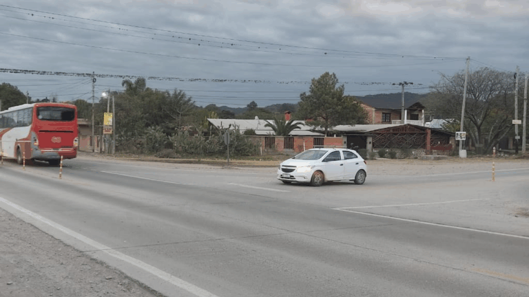 Peligro constante en Los Alisos: vecinos piden urgentes obras en la ruta
