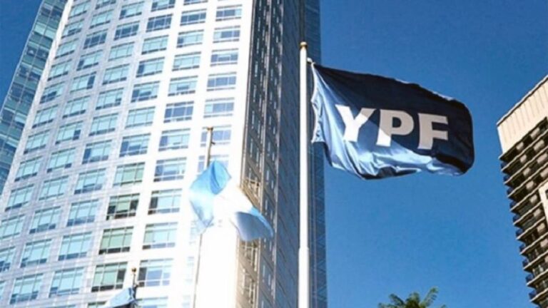 La justicia de Nueva York suspendió la entrega de acciones de YPF